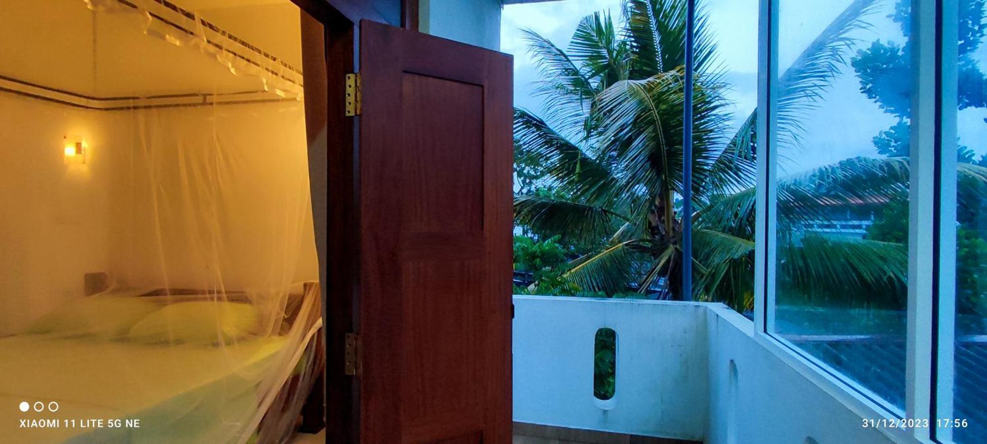 Villa Tanzanite Hikkaduwa Exterior photo