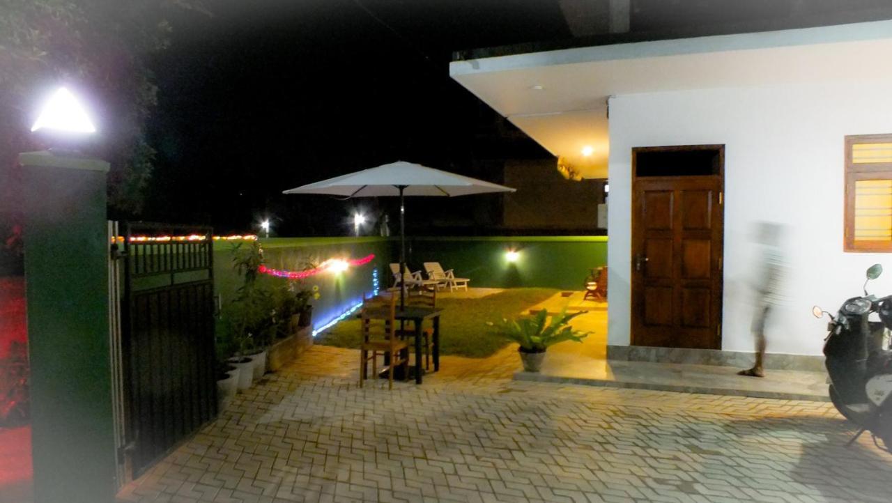 Villa Tanzanite Hikkaduwa Exterior photo