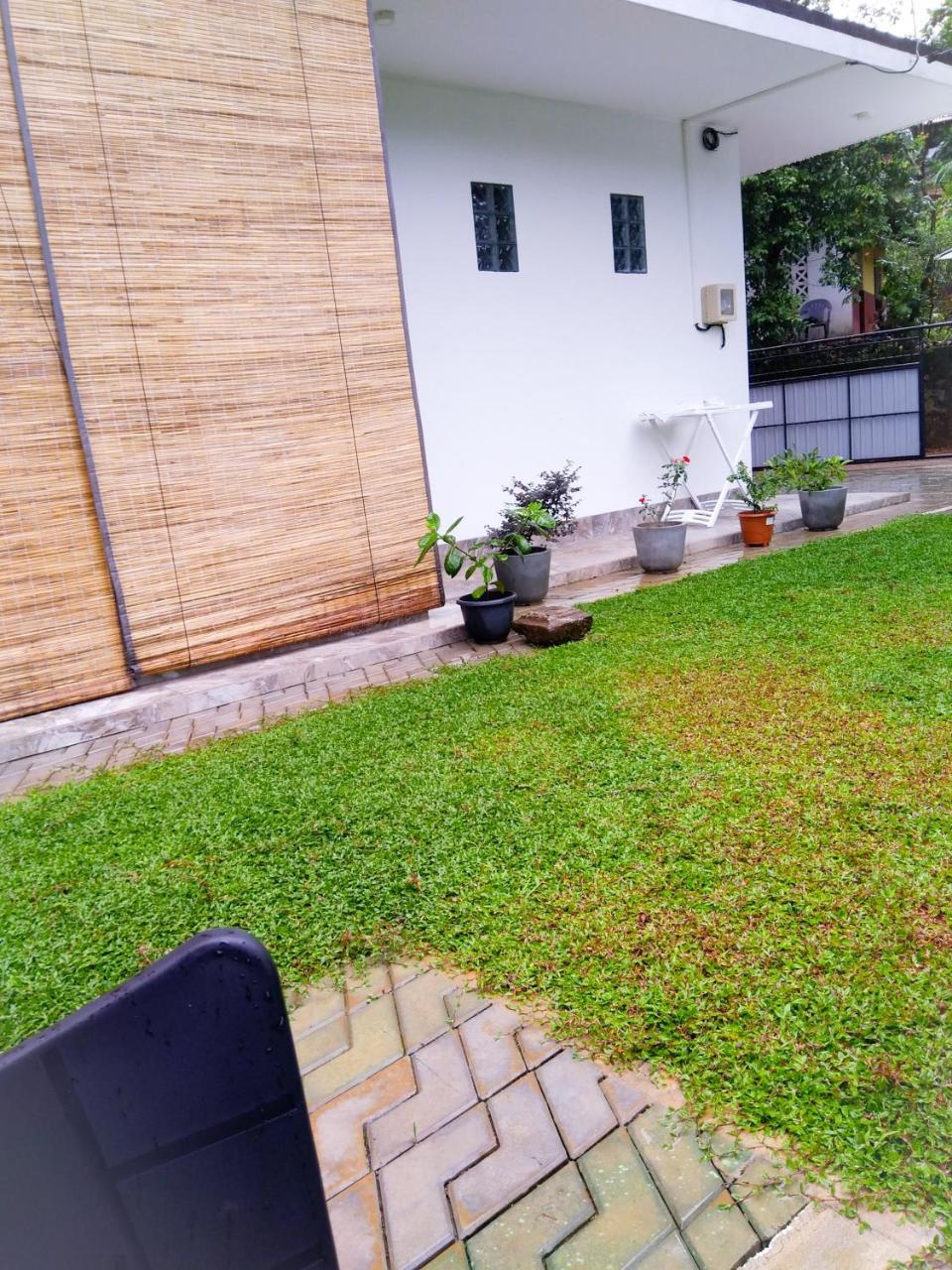 Villa Tanzanite Hikkaduwa Exterior photo
